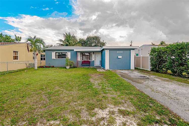 2430 Wilson Street Hollywood, FL 33020
