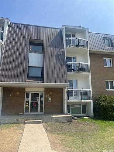 39 Centennial St Regina, SK S4S 6P8