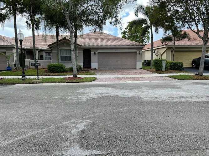 1933 Sirius Ln Weston, FL 33327