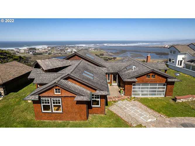 880 Ocean DR Bandon, OR 97411
