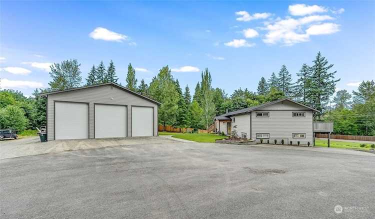 18121 10th Street Ct E Lake Tapps, WA 98391