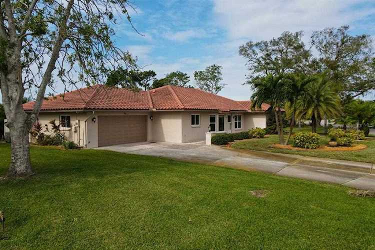 331 Oakwood CIRCLE Englewood, FL 34223