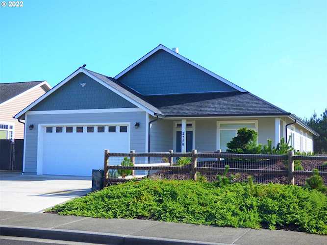2729 Spinnaker DR Bandon, OR 97411 | MLS 22328950 Photo 1