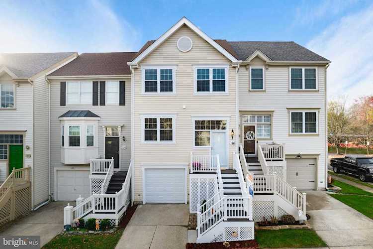 126 Oliver Ct For Sale in Purcellville Photo 1