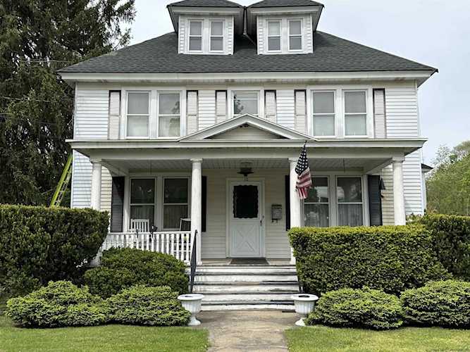 10 Maple Ave Ellenville, NY 12428