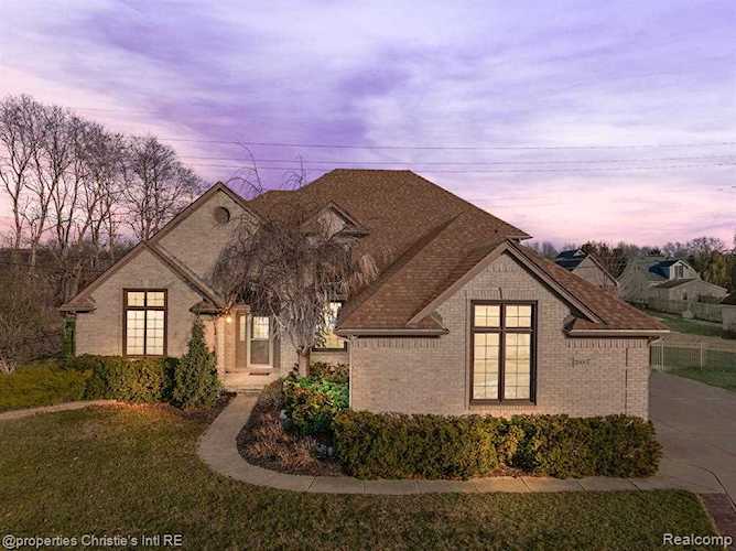 26607 Harvest Chesterfield, MI 48051