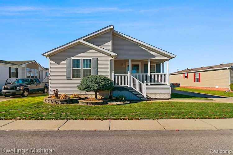 29266 Hidden River Dr Gibraltar, MI 48173 home for sale, MLS#20221060601 | Dwellings Michigan Real Estate Photo 1