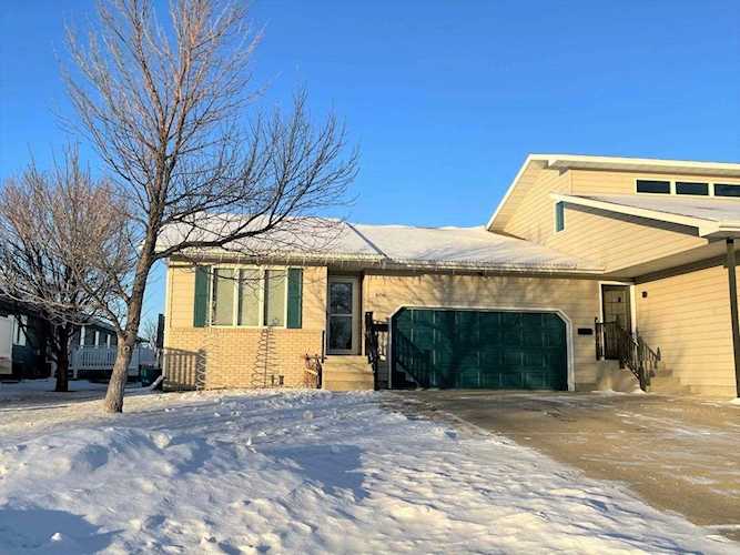 808 SW 24th Ave Minot, ND 58701 | MLS 222181 Photo 1