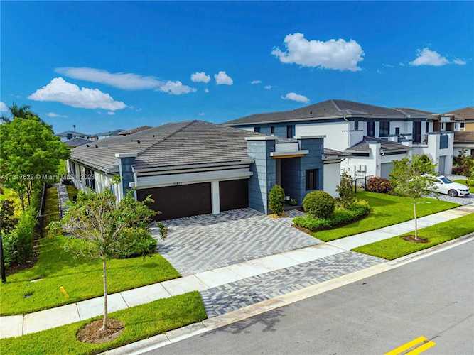 10650 Coral St Parkland, FL 33076