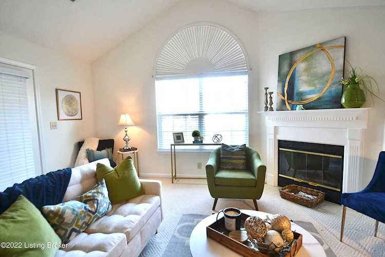 3923 Village Green Dr, Louisville, KY 40299 - Greenhurst $258,500 Photo 1