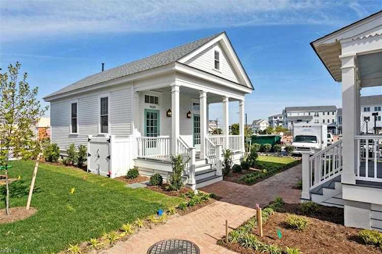 9529 23rd Bay St Norfolk, VA 23518 home for sale, MLS#10467888 - Crescas Real Estate Photo 1