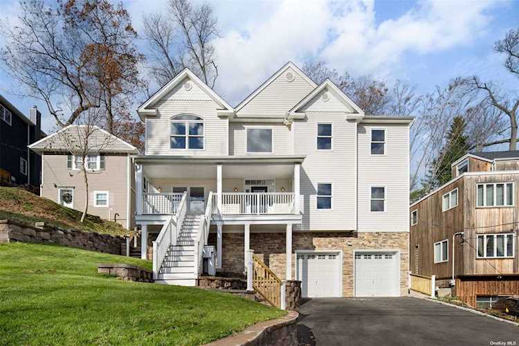 11 Woodland Lane Huntington, NY 11743