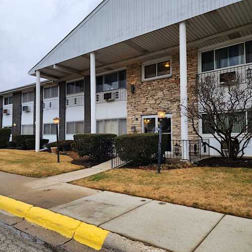 1312 Melrose Ave #210 Waukegan, IL 60085 | MLS 11690976 Photo 1