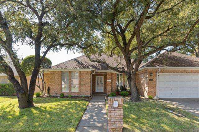 6629 Meadowpark Court Benbrook, TX 76132