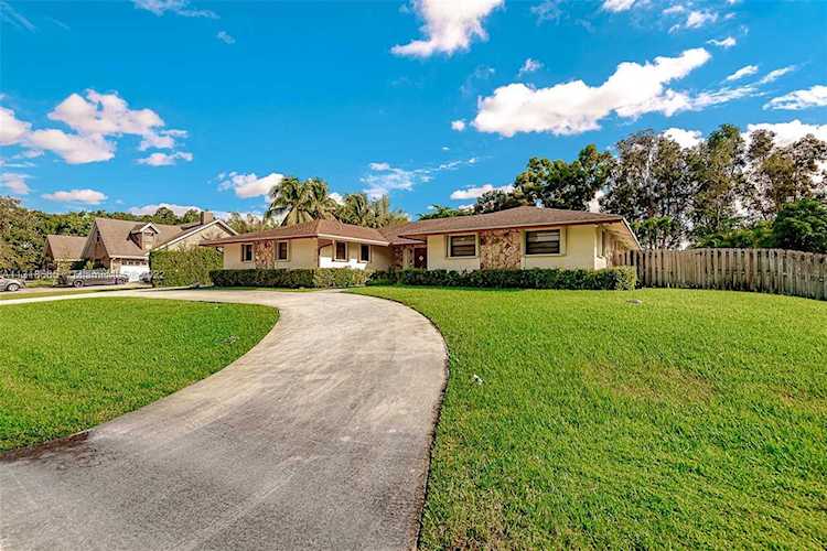 500 E Mount Vernon Dr Plantation, FL 33325