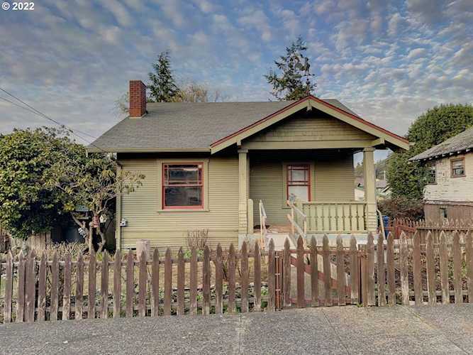 558 E 11th ST Coquille, OR 97423