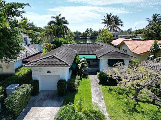 1429 Biscaya Dr Surfside, FL 33154