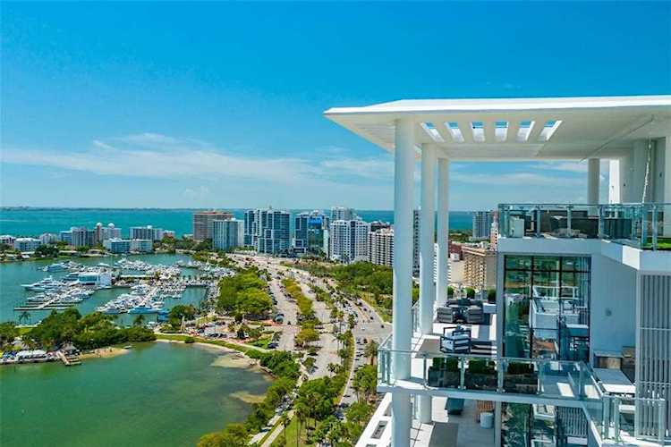 605 S Gulfstream Ave #PH 18 Sarasota, FL 34236