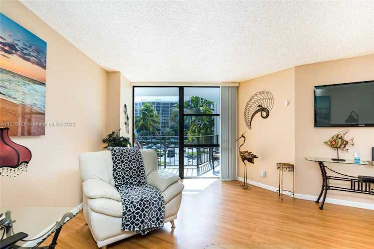 800 Parkview Dr #312 Hallandale Beach, FL 33009