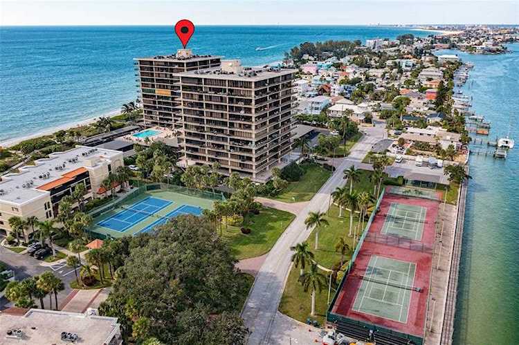 7650 Bayshore Dr #403 Treasure Island, FL 33706