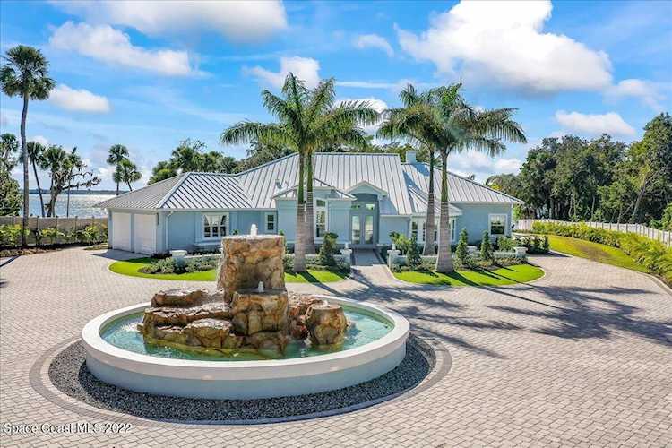 8475 S Tropical Trail Merritt Island, FL 32952