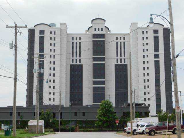 717 Riverside Dr Memphis, TN 38103