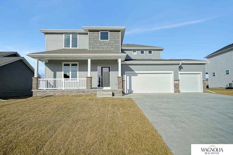 320 Kristi Ln Hickman, NE 68372