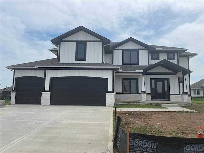 4709 NE Freehold Dr Lee's Summit, MO 64064