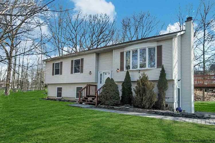 35 Bonticou View Dr New Paltz, NY 12561