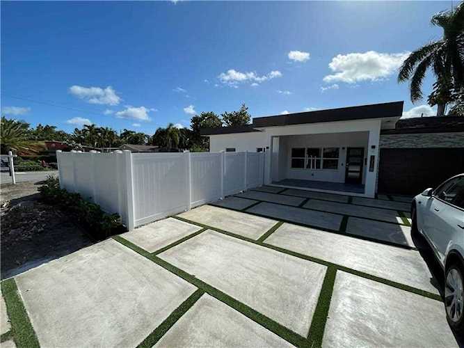 1718 NE 15th St Fort Lauderdale, FL 33304