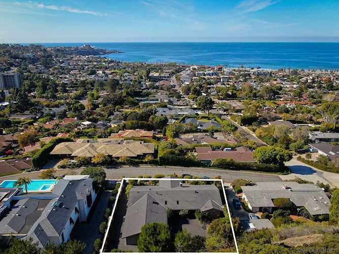 8067 Calle Del Cielo La Jolla, CA 92037