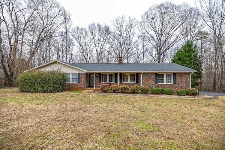 123 Pinewood Dr. Woodruff, SC 29388