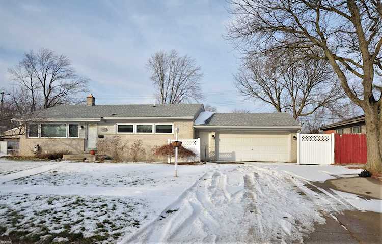 22315 E Price Dr, Clinton Township, MI 48035 in Metropolitan Beach Sub|Macomb MLS# 50098367 Photo 1