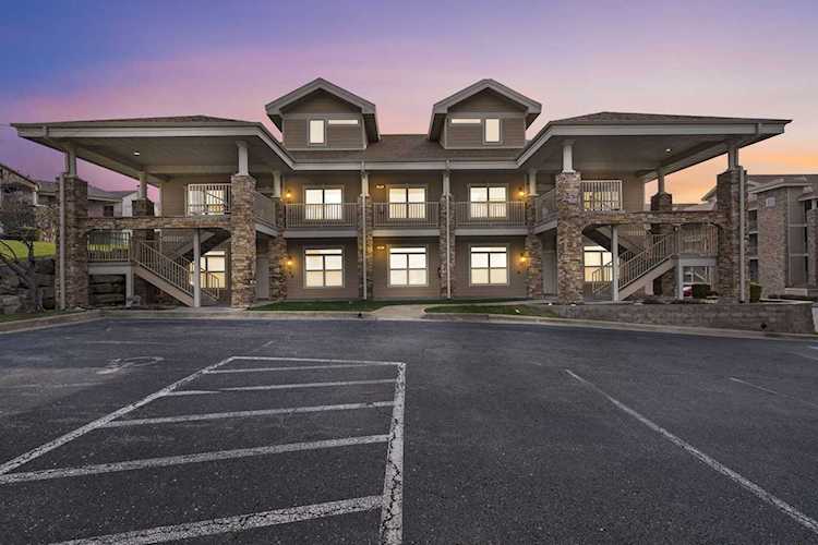 720 Emerald Pointe Dr Hollister, MO 65672