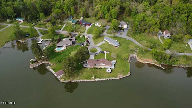 2235 Jones Bend Rd Louisville, TN 37777