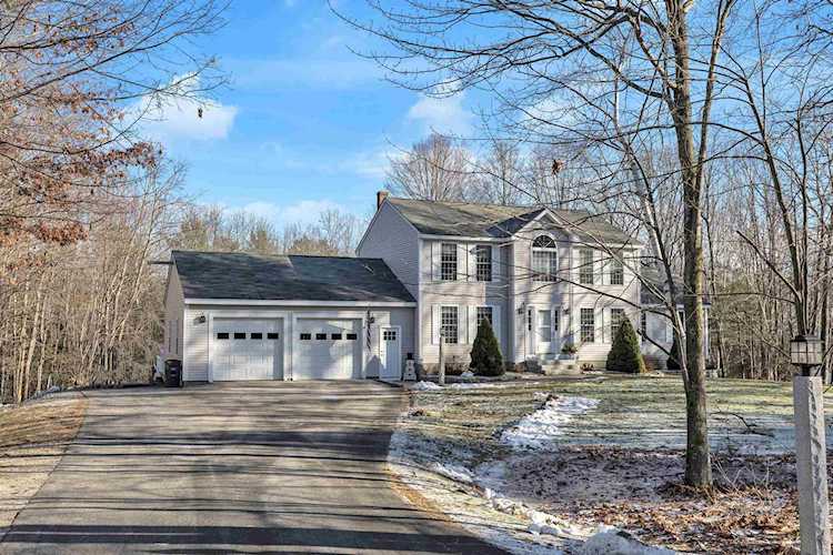 14 Laurel Rd Hooksett, NH 03106