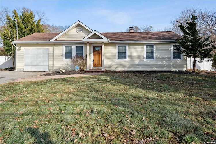 1026 Howells Road Bay Shore, NY 11706