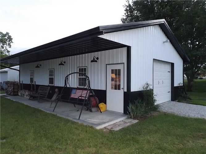 713 Hoover Ave Shelbyville, IN 46176