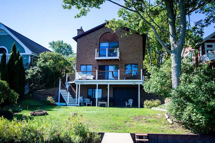 6792 Kitson Dr NE Rockford, MI 49341