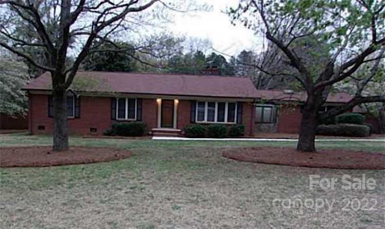 2016 Stallings Rd Matthews, NC 28104
