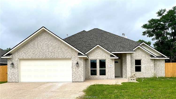4804 Knight Dr Bryan, TX 77802