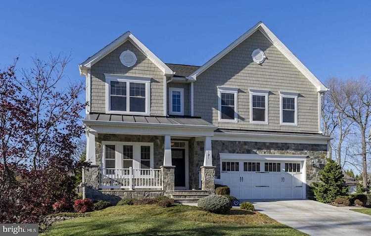 121 Cherry Circle SW Vienna, VA 22180