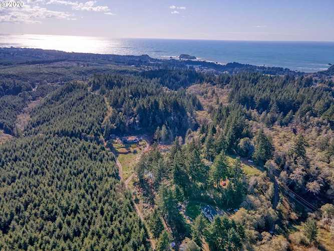 18040 Rettke LN Brookings, OR 97415