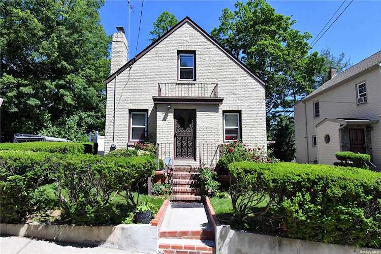 53 High St Manhasset, NY 11030