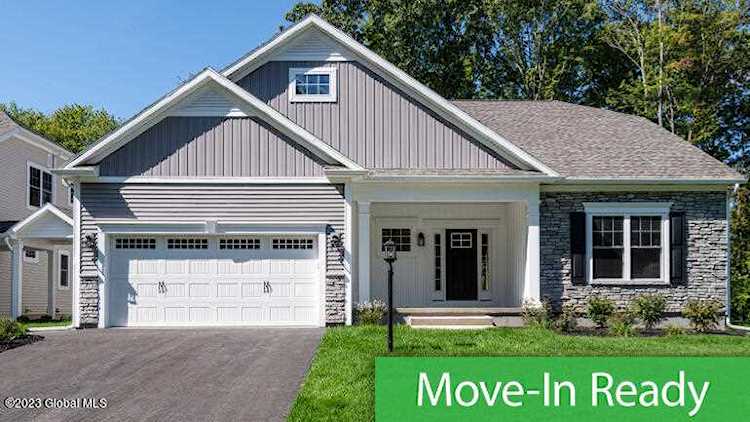 8 Fairway Ct Ct Voorheesville, NY 12186