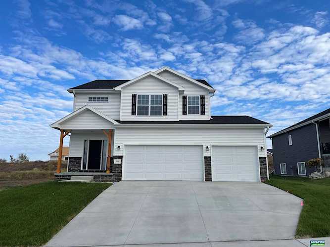 210 Woodland Blvd Hickman, NE 68372