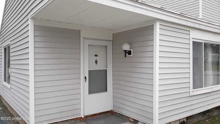606 Chatham Ct East Greenbush, NY 12061