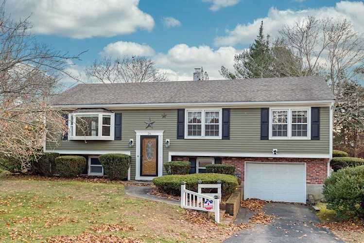 26 Carver Rd Plymouth, MA 02360