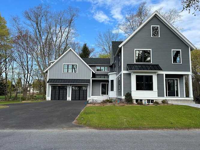25 Webber Ave Bedford, MA 01730