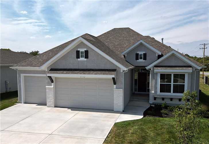 8302 W Pickering St Lenexa, KS 66227